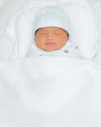 Potret Ganteng Anak Kedua Siti Nurhaliza, Kini Sudah Diberi Nama 