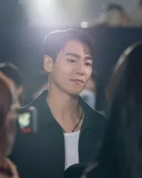 Potret Ganteng Lee Hyun Woo Pemeran Rio di 'MONEY HEIST: KOREA', Akhirnya Comeback Main Drakor Setelah 5 Tahun!