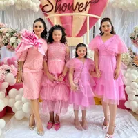 Potret Gaya Cantik Krisdayanti di Baby Shower Aurel Hermansyah, Calon Nenek Fashionista - Kompak dengan Ashanty