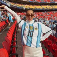 Potret Gaya Jennifer Bachdim Nonton Langsung Piala Dunia, Pakai Jersey Messi!