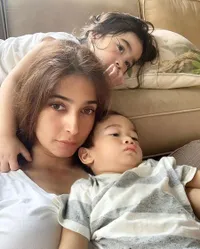 Potret Gaya Nabila Syakieb Saat Asuh Anak, di Manapun Cantik Meski Sedang Nggak Pakai Makeup