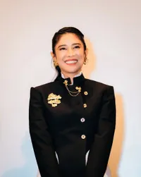 Potret Gaya Stunning Dian Sastrowardoyo di BIFF dari Tahun ke Tahun 