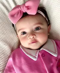 Potret Gemasnya Gaya Baby Guzel Anak Margin Wieheerm dan Ali Syakieb Saat Liburan, Bak Boneka Pakai OOTD Fashionable - Berenang Pertama Kali