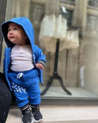Potret Gemoy Rayyanza di Prancis Pamer Perut Gembul, Harga Outfit SI Bayi Bikin Dompet Netizen Bergetar