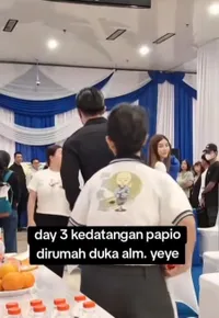 Potret Giorgio Antonio Saat Temani Sarwendah di Rumah Duka, Tania Nempel Banget Saat Digendong