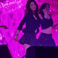 7 Potret Han So Hee Ngedance dengan Gestur Seksi di Fan Meeting Seoul