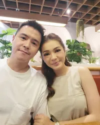 Potret Harmonis Maya Septha dan Suami di Usia Pernikahan yang Ke-10 Tahun, Tak Pernah Diterpa Gosip Miring