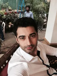 Potret Harshad Arora, Si Ganteng Yang Siap Saingi Shaheer Sheikh