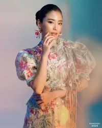 Potret Haruka Nakagawa dalam Photoshoot Terbaru, Cantik dalam Balutan Busana Bunga-Bunga