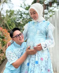 Potret Hemas Nura Istri Danang Pradana Rayakan Lebaran, Baby Bump Kian Terlihat