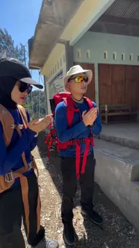 8 Potret Henny Rahman dan Alvin Faiz Naik Gunung Merbabu: Bukan Soal Puncak tapi Melangkah Bersama