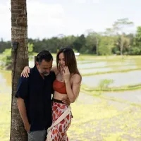 Potret Hot Mom Ina Thomas yang Menolak Tua di Usia 47 Tahun, Anak Sudah Dewasa Tapi Body Masih Seperti Remaja