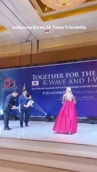 Potret Inara Rusli Dapat Penghargaan, Dipuji Karena Menjaga Untuk Tak Salaman Dengan Lawan Jenis