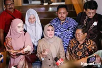 Potret Inara Rusli Jalani Pemeriksaan Ditemani Sang Ibunda, Putuskan Damai dengan Virgoun & Tenten Anisa