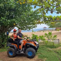 9 Potret Inge Anugrah Istri Ari Wibowo yang Makin Hot di Usia Matang, Perutnya Bikin Netizen Salfok