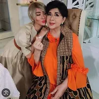 Potret Inul Daratista Bagikan Kenangan Bersama Titiek Puspa yang Sedang Dirawat di Rumah Sakit