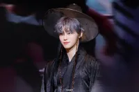 Potret Jaemin NCT Dream Mode 'Saja Boys', Gantengnya Kebablasan Pakai Hanbok Hitam