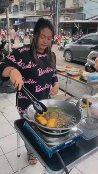 Potret Jelita Bahar Kini Jualan Risoles, Laris Manis Untung Tiap Hari