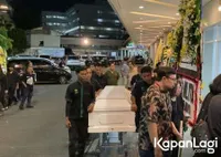Potret Jenazah Ricky Siahaan Tiba di Jakarta, Disambut Isak Tangis Keluarga dan Sahabat
