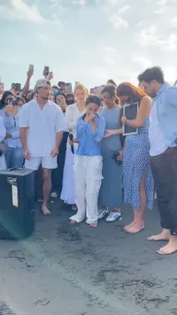 Potret Jennifer Coppen Beri Klarifikasi Soal Meninggalnya Dali Wassink Saat Larung Abu, Menangis Bicarakan Video Mukbang Baby Kamari yang Dijanjikan Mendiang