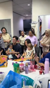 7 Potret Jennifer Coppen dan Na Daehoon Bertemu, Ajak Anak-Anak Mereka Kumpul Bareng