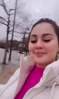 Potret Jennifer Dunn Liburan ke Paris dengan Faisal Harris, Lepas Hijab - Pelukan Lengket Makin Mesra