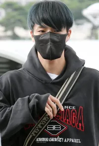Potret Jeno NCT DREAM Berangkat Menuju New York, Bakal Jadi Pembuka Fashion Week Karya Desainer Peter Do