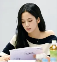 Potret Jisoo BLACKPINK, Jung Hae In dan Lainnya Saat Pembacaan Naskah Drama 'SNOWDROP'