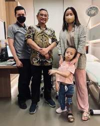 Potret Joanna Alexandra Momong Buah Hati Yang Idap Penyakit Langka, Tegar Meski Kini Harus Pakai Alat Bantu Gerak