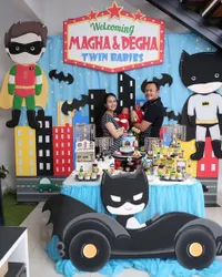 Potret Kadek Devi & Suami Bareng Si Kembar Magha - Degha