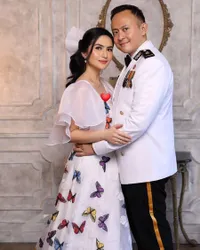 Potret Kadek Devi yang Sudah 8 Tahun Jadi Ibu Bhayangkari, Setia Dampingi Suami Tugas - Cantik Paripurna Meski Tak Lagi Jadi Aktris