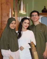 Potret Kakak Ipar Steffi Zamora Berprofesi Sebagai Psikolog