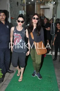 Potret Kareena - Karisma, Pede Pakai Baju Sederhana Keluar Rumah
