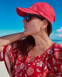 Potret Kareena Kapoor dan Saif Ali Khan Liburan Romantis di Pantai, Rayakan Diwali dengan Penuh Cinta