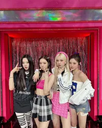 Potret Karina aespa yang Comeback dengan Rambut Blonde, Pancarkan Visual Secantik Boneka Barbie 