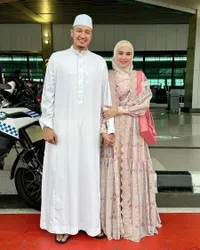 Potret Kartika Putri Kembali Jalankan Ibadah Haji, Berangkat Berdua dengan Suami