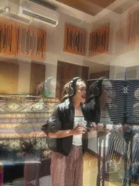 Potret Kasual Ayu Ting Ting Saat Rekaman, Siap Suguhkan Karya Baru