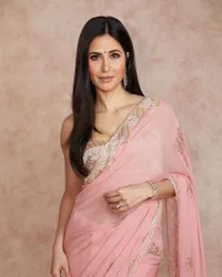Potret Katrina Kaif Kala Cantik Pakai Sari, Dikabarkan Bakal Nikah Minggu Depan dengan Vicky Kaushal