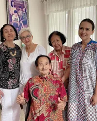 Potret Kebersamaan Kedua Orang Tua Ira Wibowo, Ayah Veteran Perang Kemerdekaan - Mama WN Jerman