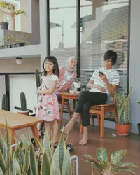 Potret Kebersamaan Tria Changcuters & Keluarga, Penuh Kehangatan