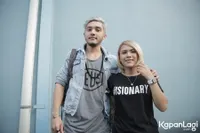 Potret Kedekatan Evelyn Anjani dan Isa Khan Dikerumuni Awak Media