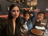 Potret Kedekatan Kareena Kaur Anak Sukhdev Singh dengan Putra Bunga Zainal, Bak Saudara Kandung