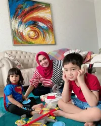 Potret Kedekatan Rieta Amilia dengan Rafathar dan Ansara, Berikan Segalanya Untuk Cucu