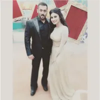 Potret Kedekatan Salman Khan dan Mouni Roy, Serasi Bak Sejoli