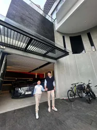 Potret Kedekatan Verrell Bramasta Bareng Adik Cowok dari Pernikahan Ayah yang Kedua