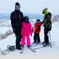 Potret Kedekatan Vinny Di Lucia dengan Anak-Anak Adinda Bakrie, Bak Ayah Kandung