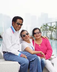 Potret Kehangatan Nowela Bersama Orangtua di Hotel, Harmonis!