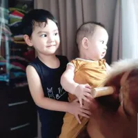 Potret Kekompakan Shaquille dan Jourell Anak Roger Danuarta & Cut Meyriska, Duo Anak Laki-Laki Ganteng Mengemaskan!