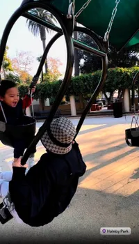 Potret Kelakuan Random Issa Anak Sulung Nikita Willy di Los Angeles, Beli Rujak Hingga Panggil Adiknya Dudung