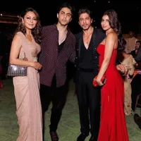 Potret Keluarga SRK di Pesta Orang Terkaya India, Sikap Gentle Aryan Khan ke Suhana Jadi Sorotan